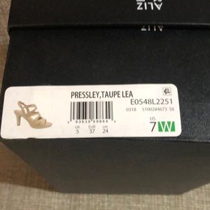 Naturalizer Pressley Taupe Sandals